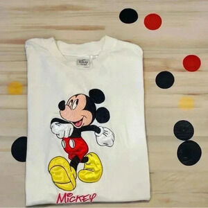 The Disney Store Rare Vintage Embroidered Mickey Mouse Tee Great Condition